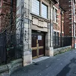 Beautiful 1-Bed Apartment Near Castle